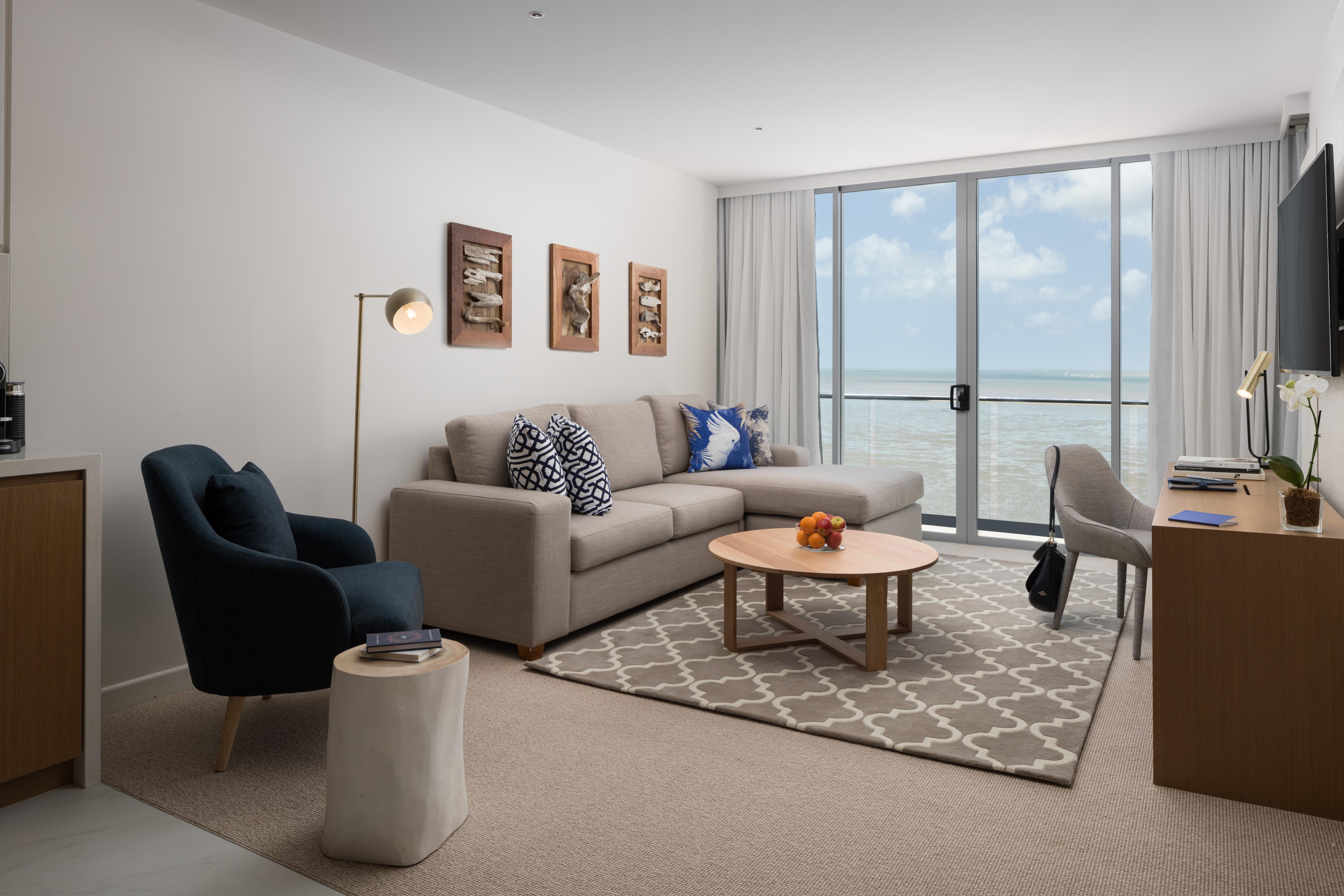 Crystalbrook Riley Hotell Cairns Eksteriør bilde A staged living room