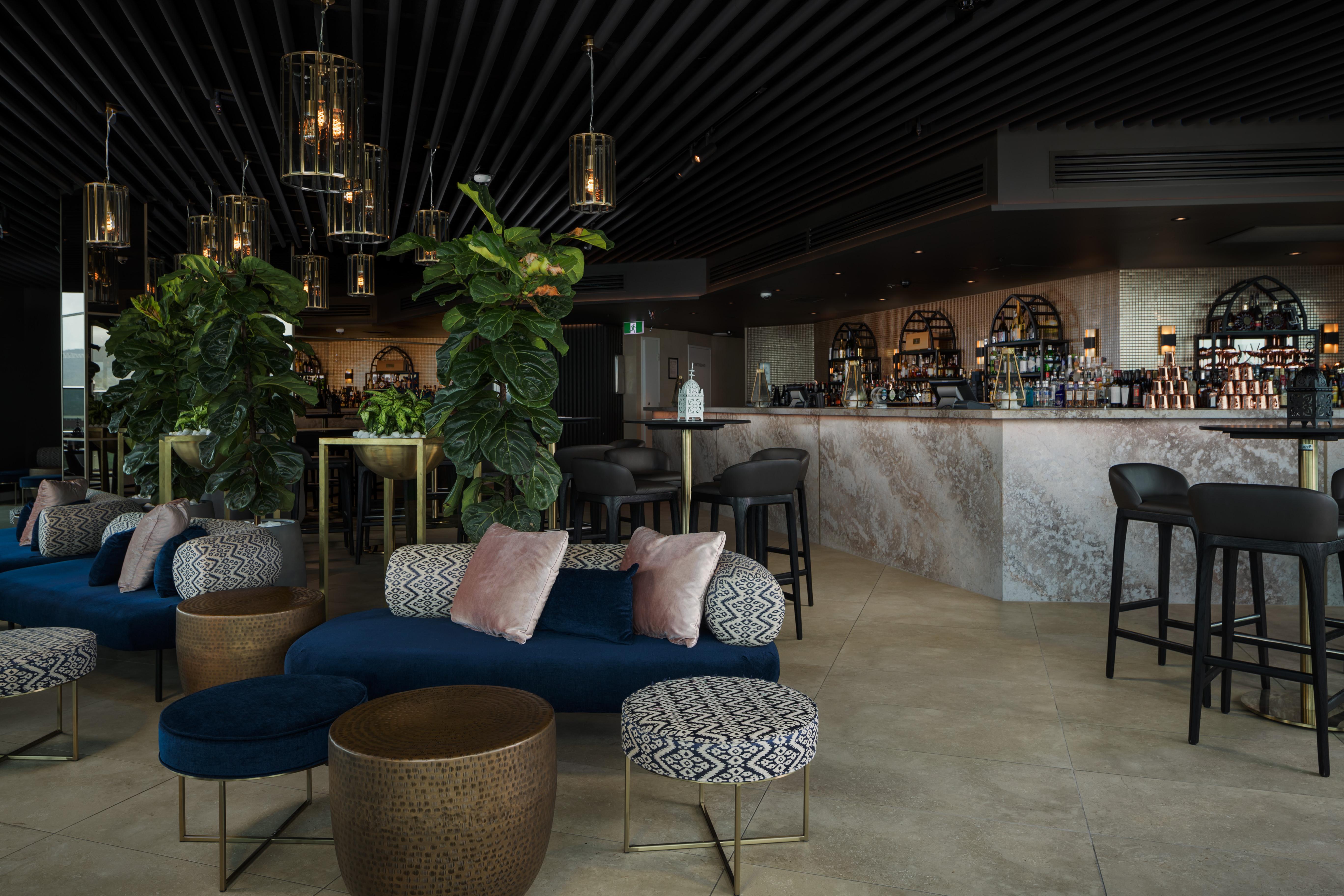 Crystalbrook Riley Hotell Cairns Eksteriør bilde The interior of the bar