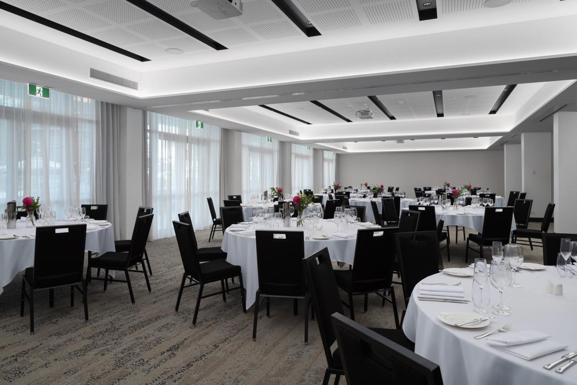 Crystalbrook Riley Hotell Cairns Eksteriør bilde The ballroom at the hotel