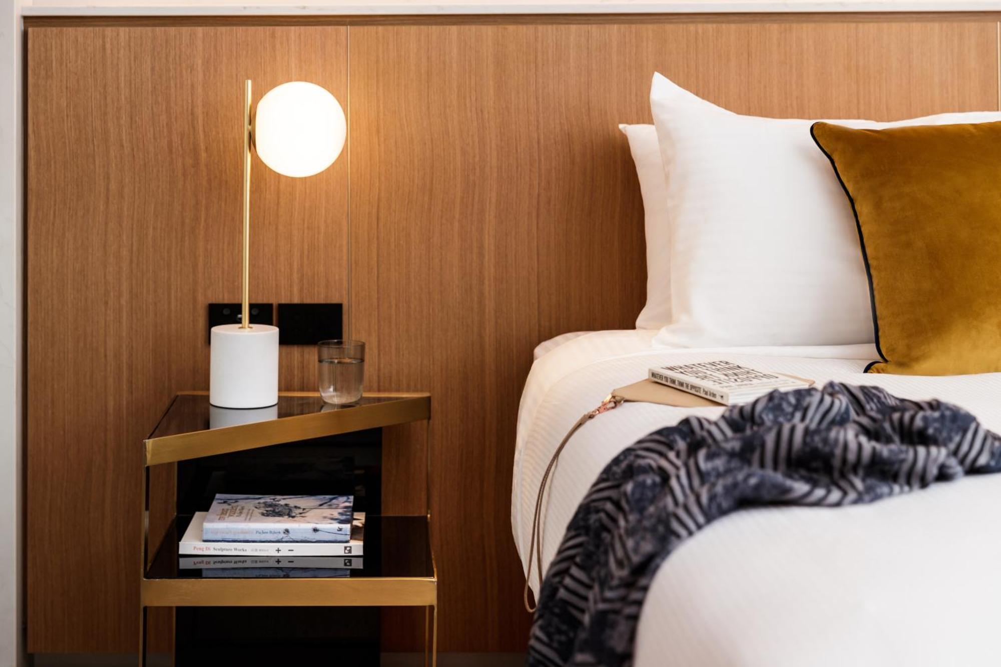 Crystalbrook Riley Hotell Cairns Eksteriør bilde A bedroom at the hotel